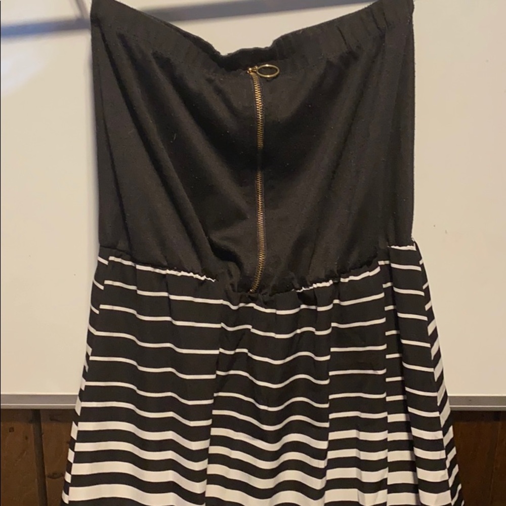 Black/white sleeveless long dress